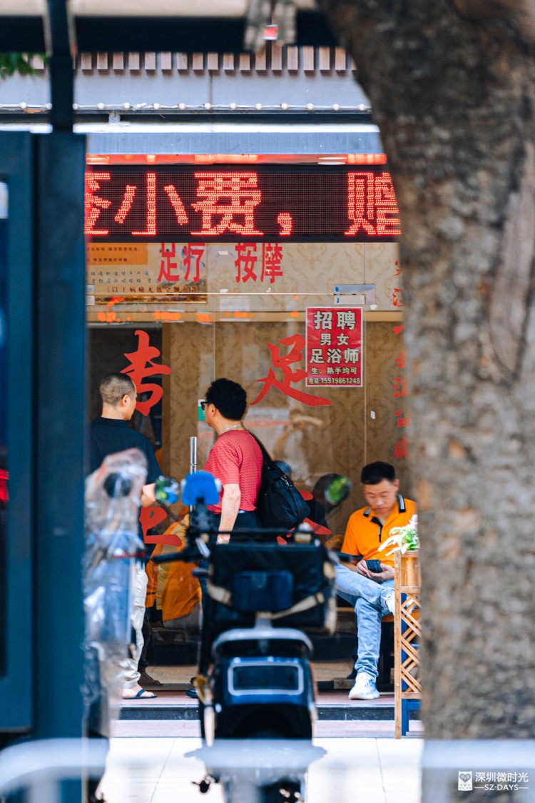 香港人在深圳流行给小费深圳人：可以不给别惯坏了